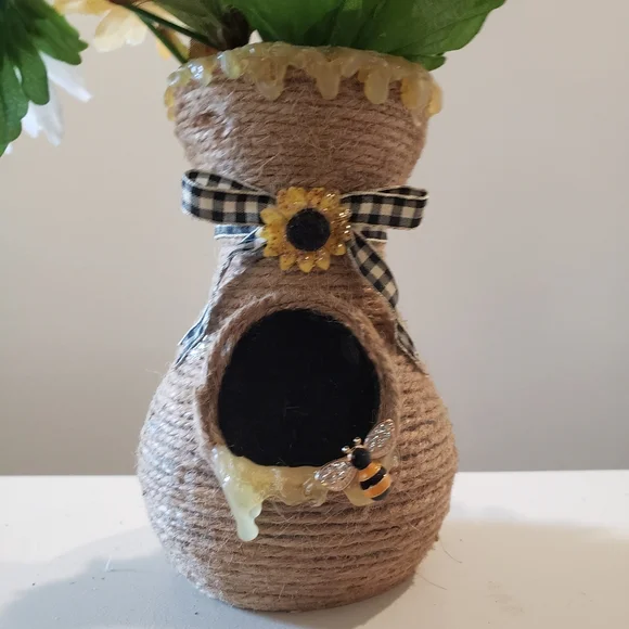 bee decor , bee skep vase - Picture 4 of 5